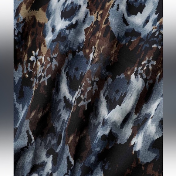 BloomChic Plus Size Pixel Flower Shirred Batwing Sleeve Blouse - Picture 4 of 8